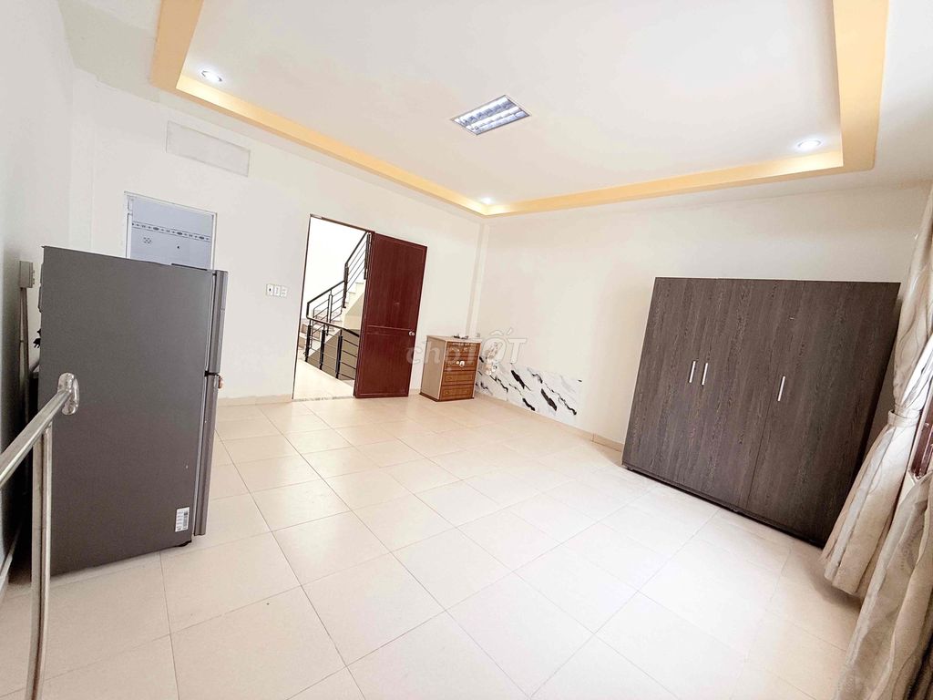We'll rent a room with a lot of fresh air. Near Bx District 8. ql50