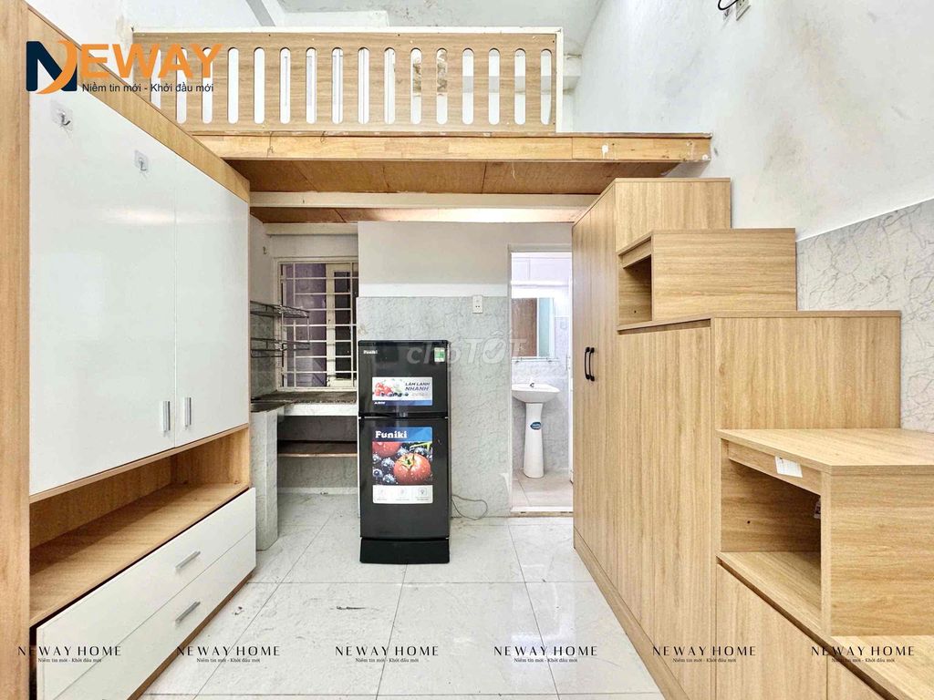The new hotel is cheap, the wooden stairs.