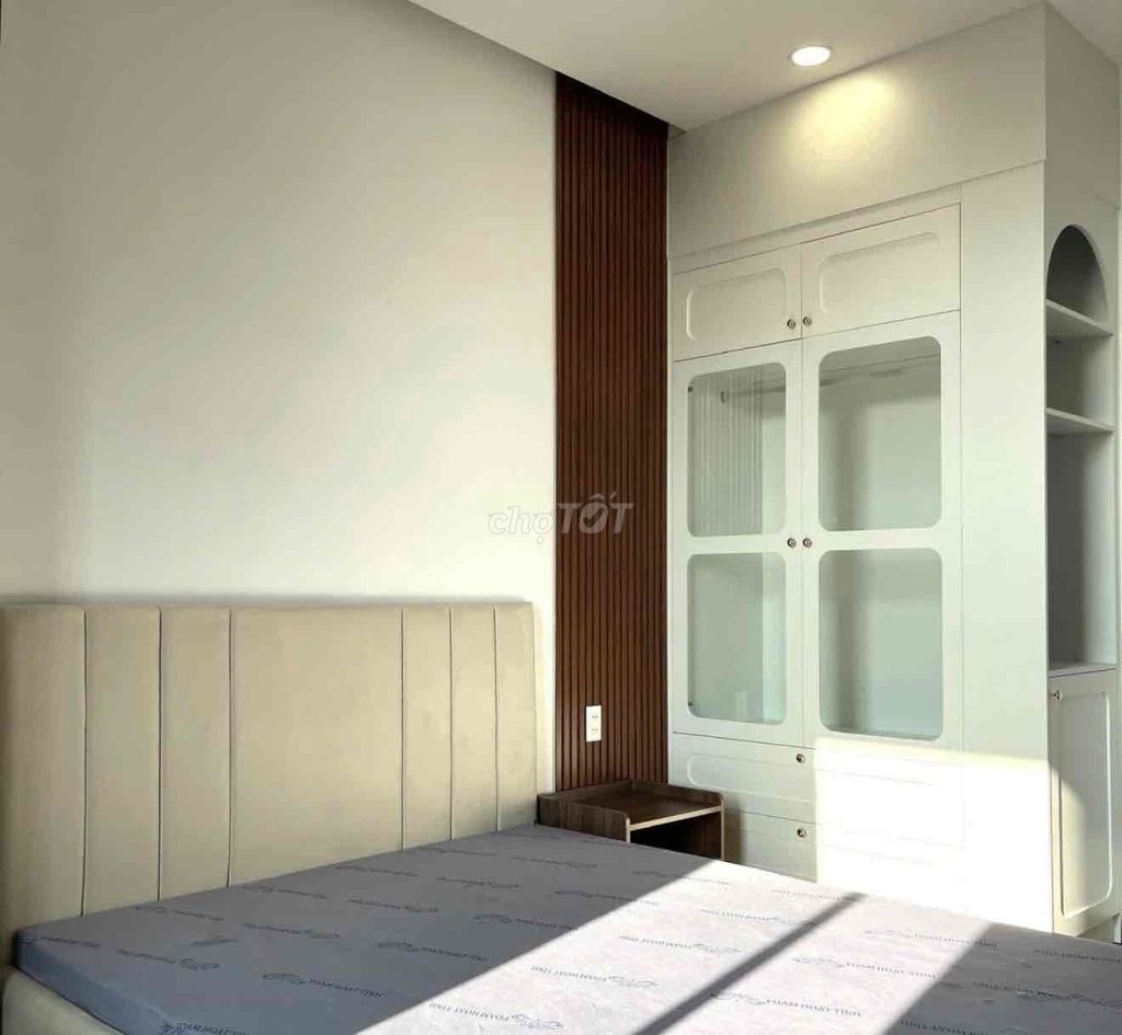 Rent the apartment - one bedroom, close-up business college.
