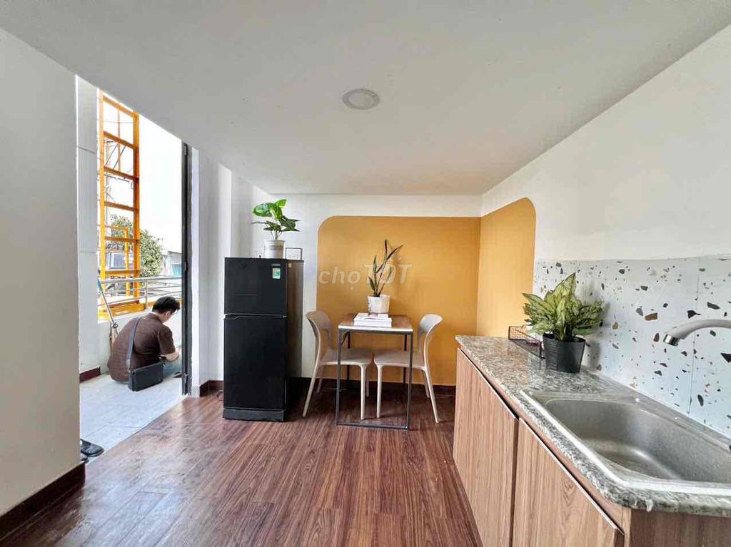 Rent a balcony- Dương Quảng Hàm
