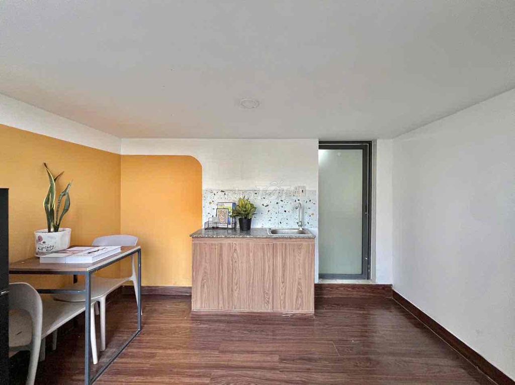 Rent a balcony- Dương Quảng Hàm