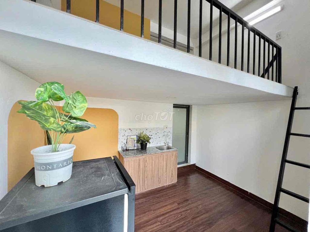 Rent a balcony- Dương Quảng Hàm