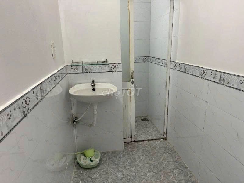 Tôn Thất Hiệp cash, floor, two bedrooms, 4 x14 meters, 20 million a month.