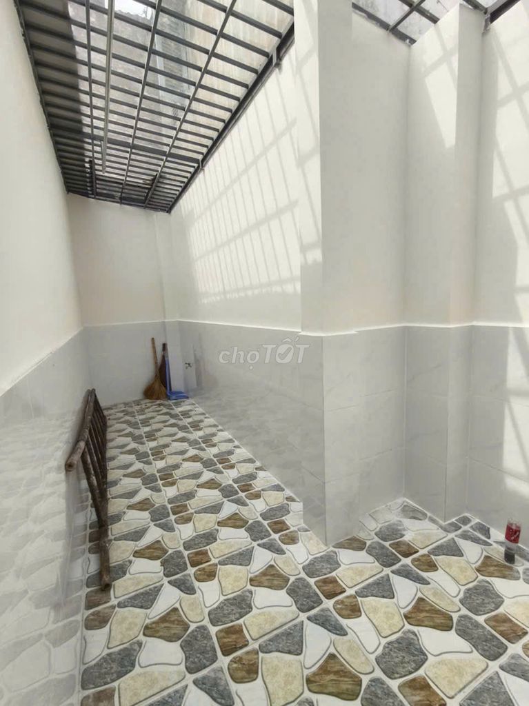 Front level to Lò Siêu, 4 x35 m below 6 meters, 2 bedrooms 2 toilets, 28 million