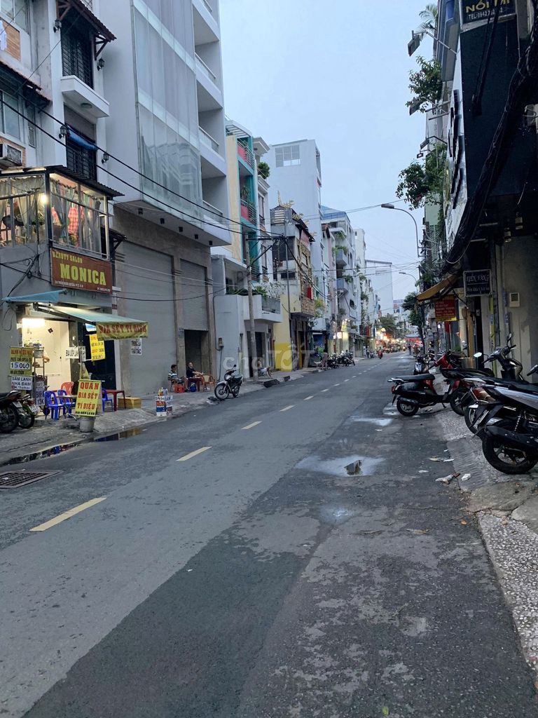 Front of Trần Minh Quyền District 10. area: Three-and-a-half feet, five stories, five bedrooms, three toilets. At 28 million.