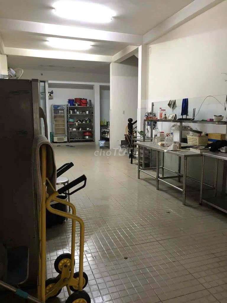 Rent the original house with a roof -Đào Duy Từ, District 10 - 2 bedroom 4 toilets)
