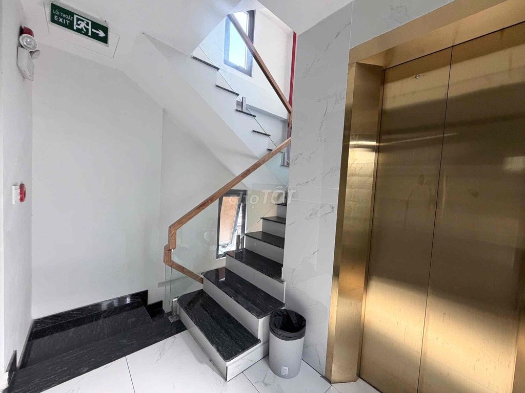 Rent the building 2th Detective, 4.7 x 11 District 1, 5 floors, elevators, 70 million