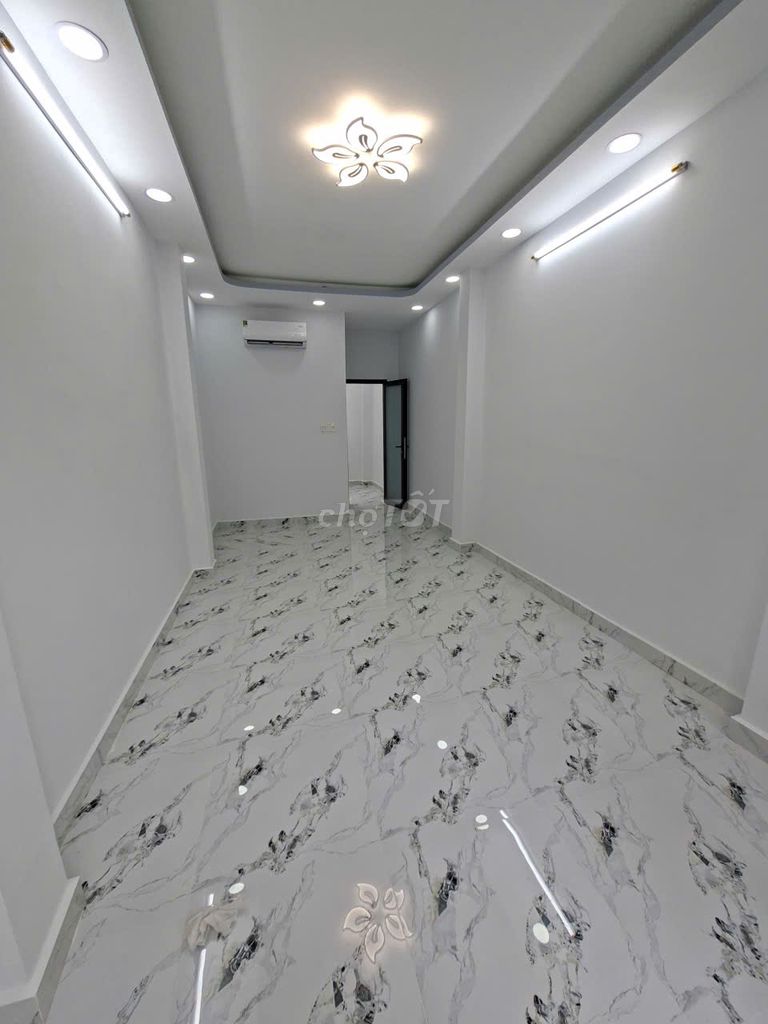 New house Bà Hạt, 2nd floor, clear for 3 toilets -25 million.