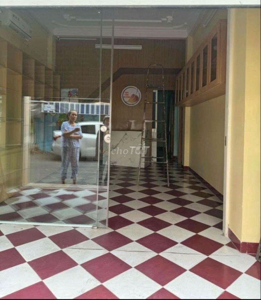 Carway alley, District 10. area: 4 x 15 meters, 3 stories. Six bedrooms, four toilets.
