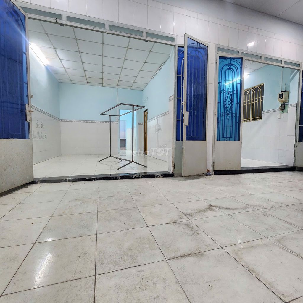 Rent Lê Trọng Tấn, 8 meters x 20 meters, 3 bedroom 2 toilets, only 8 million a month.