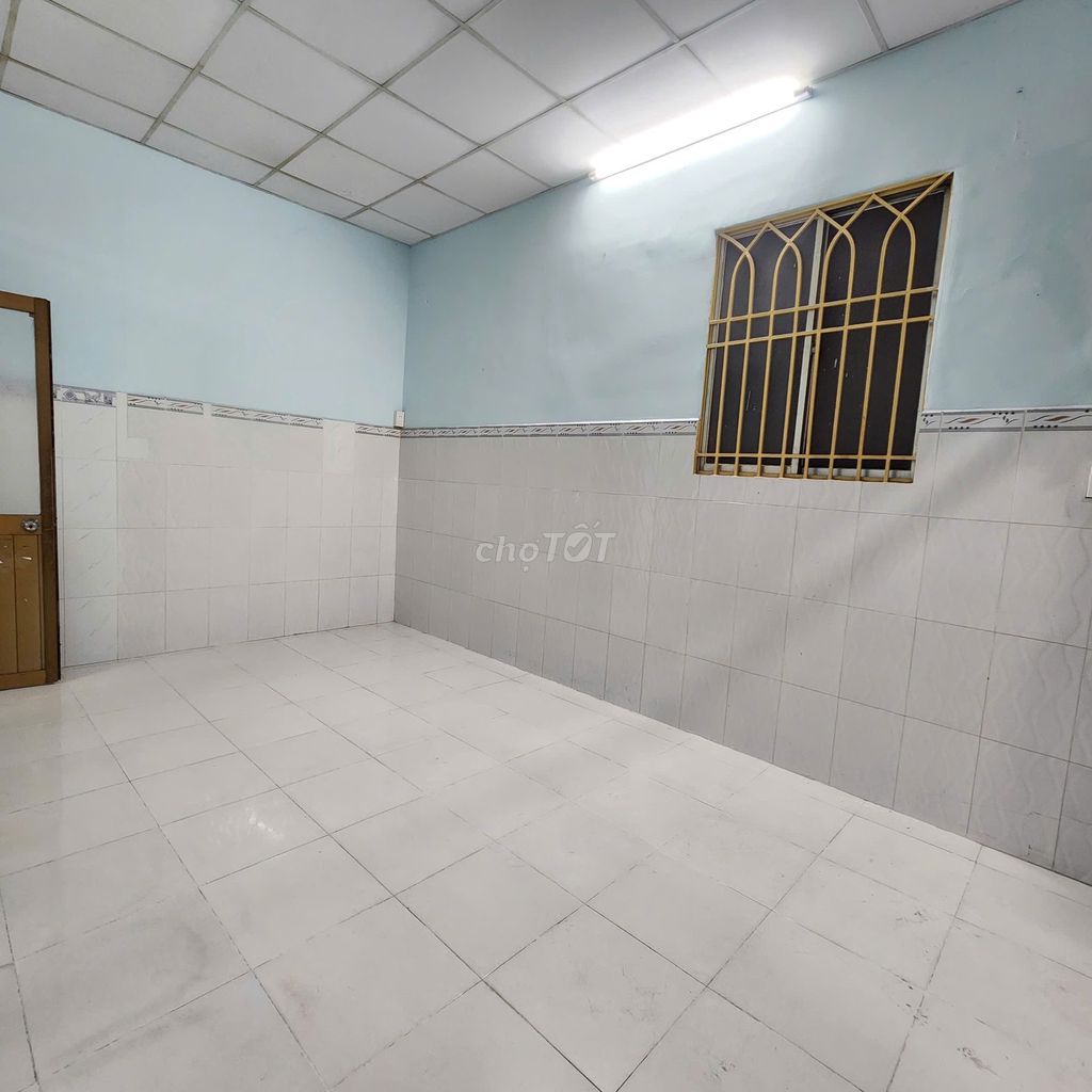 Rent Lê Trọng Tấn, 8 meters x 20 meters, 3 bedroom 2 toilets, only 8 million a month.