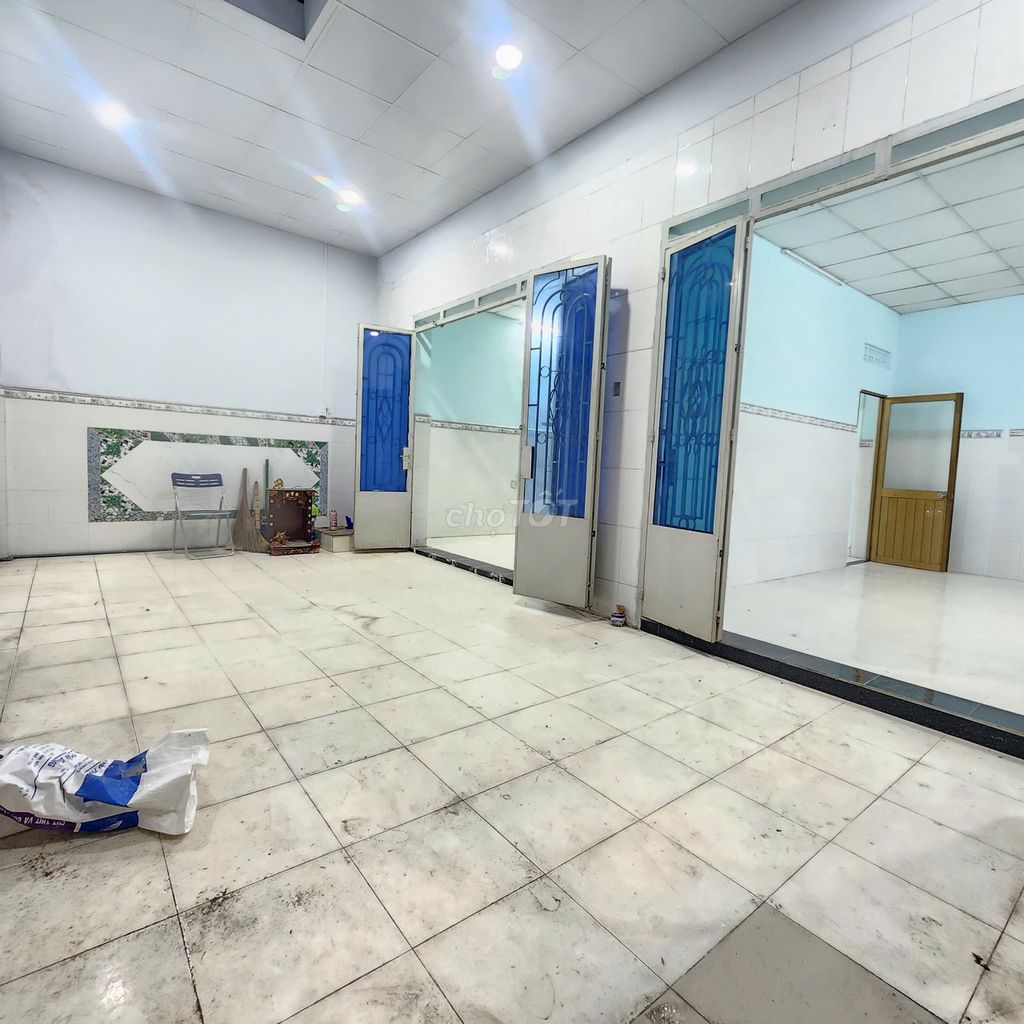 Rent Lê Trọng Tấn, 8 meters x 20 meters, 3 bedroom 2 toilets, only 8 million a month.