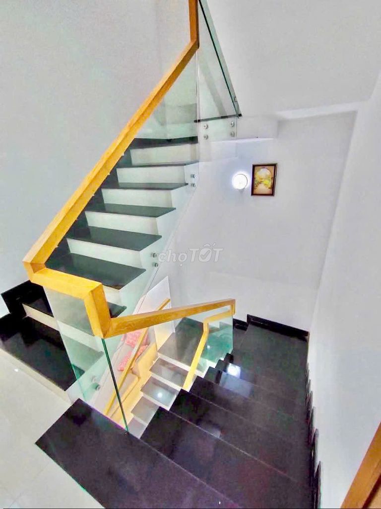 Like the original house, guests rent half a month's rent.