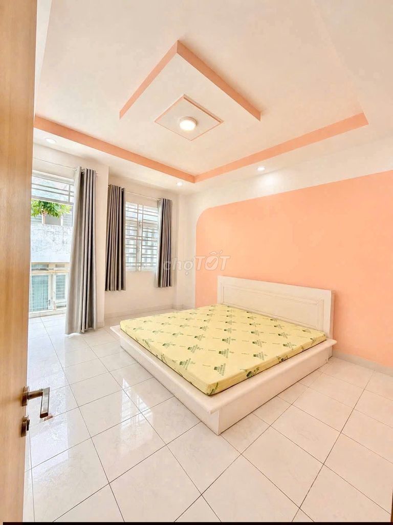 Like the original house, guests rent half a month's rent.