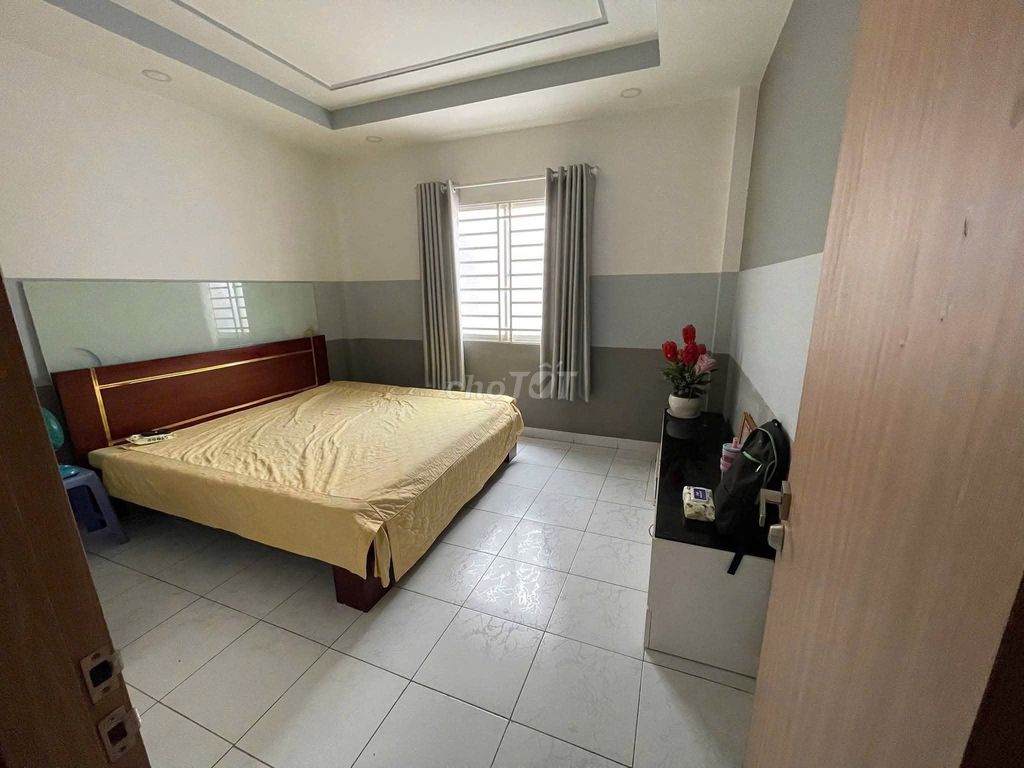 Like the original house, guests rent half a month's rent.