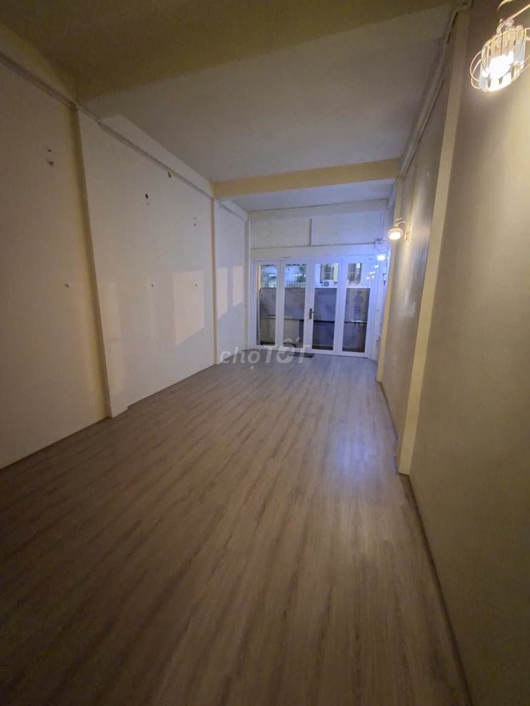 Nhật Tảo- Wu Front House, 3 floors, 3 bedrooms 3 toilets, 3.5 x12 meters, 25 million