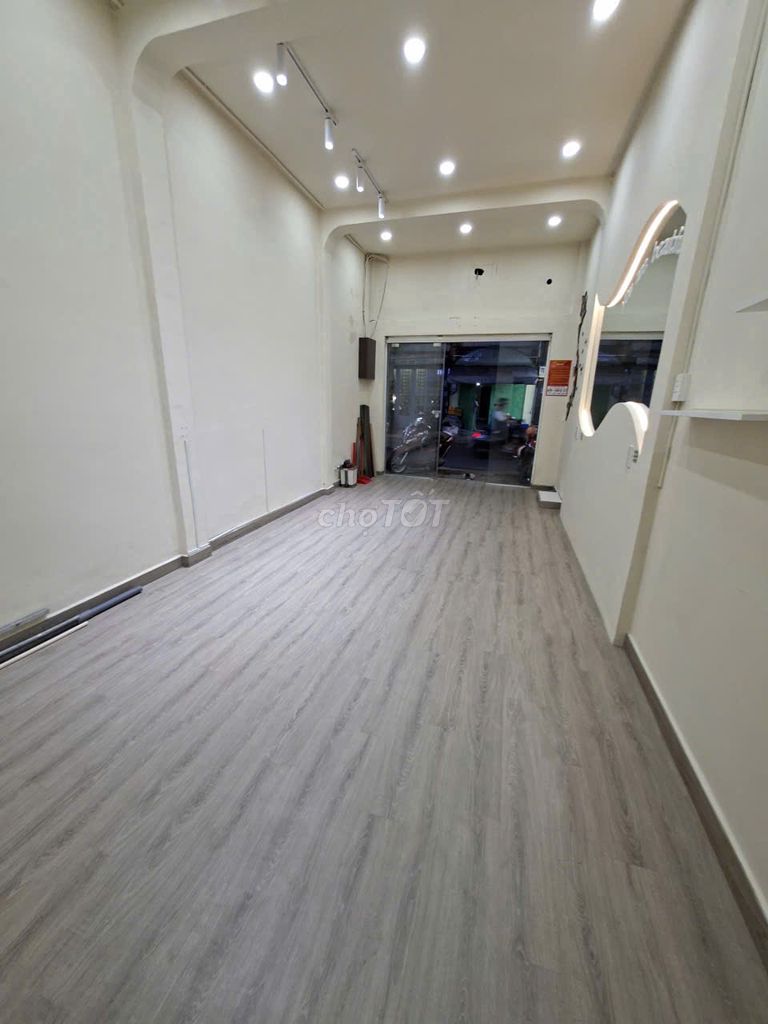 Nhật Tảo- Wu Front House, 3 floors, 3 bedrooms 3 toilets, 3.5 x12 meters, 25 million