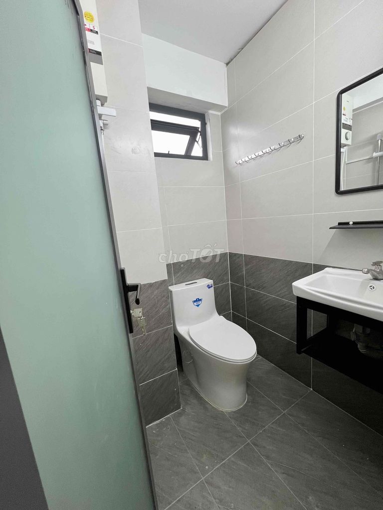 The new room is 100 percent duprix, the foot of the An Phú Đông, two kilometers from vlu.