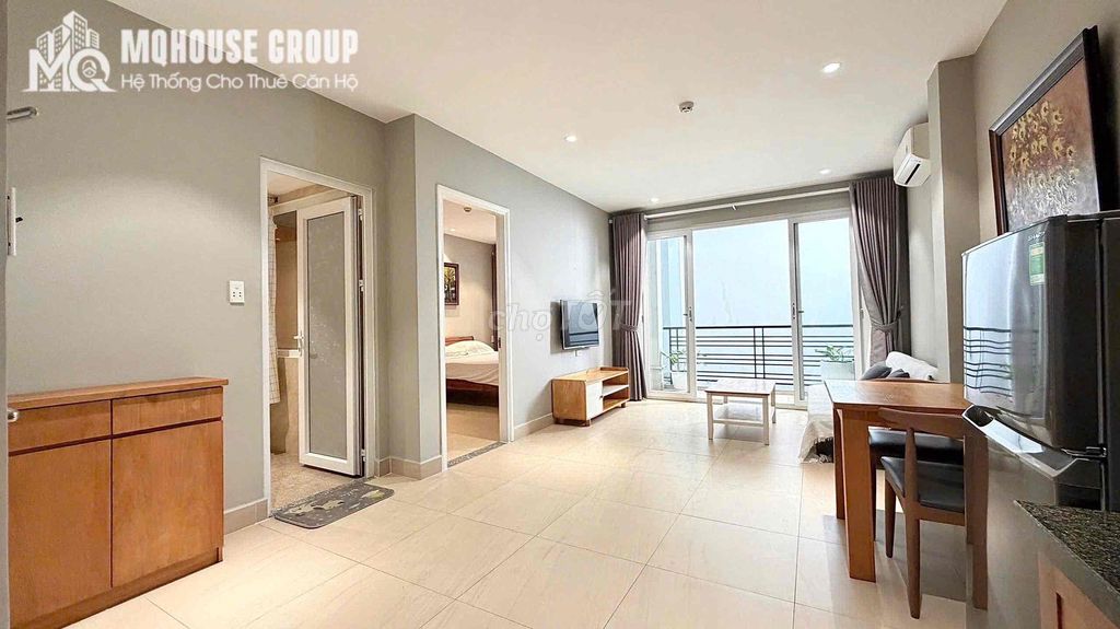 A 50-foot balcony bedroom near the Tang of God, Metro Three Sons 1.