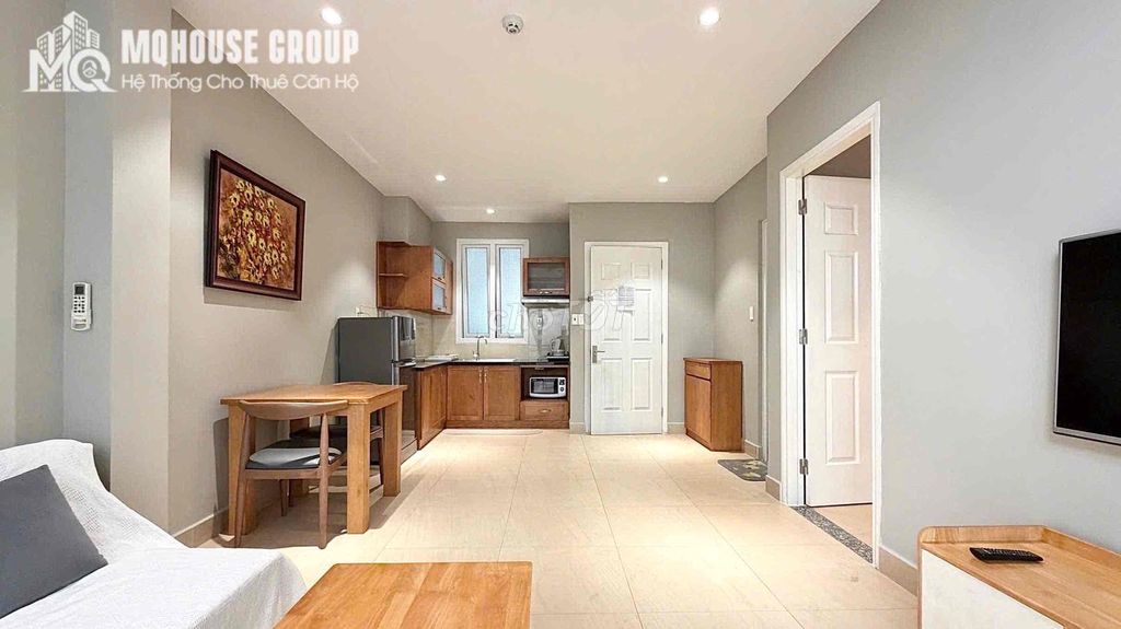 A 50-foot balcony bedroom near the Tang of God, Metro Three Sons 1.