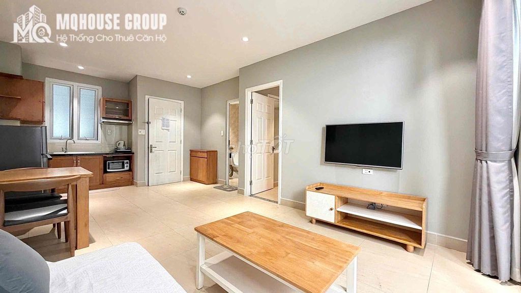 A 50-foot balcony bedroom near the Tang of God, Metro Three Sons 1.