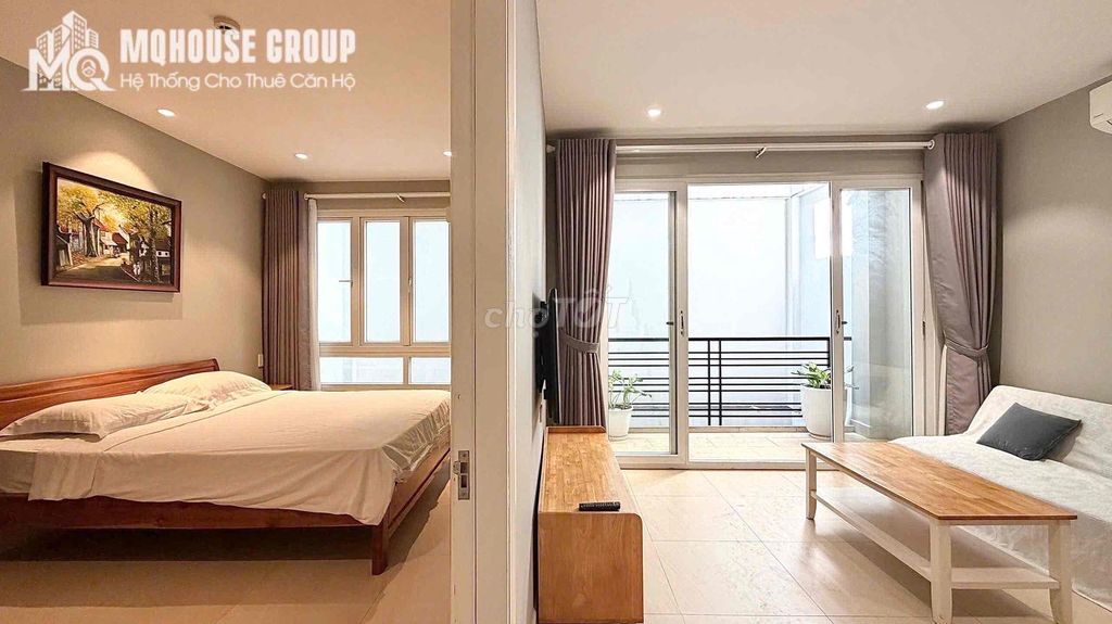 A 50-foot balcony bedroom near the Tang of God, Metro Three Sons 1.