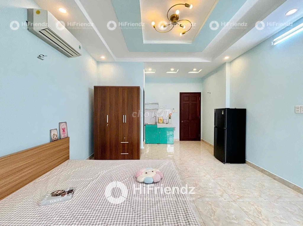 The studio's super, Tân Sơn Nhì.