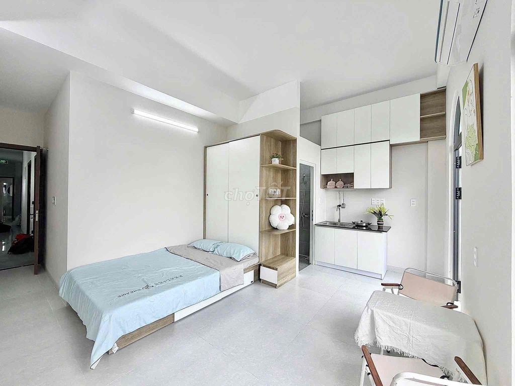 Rents a cheap balcony studio, Nguyễn Văn Lượng.