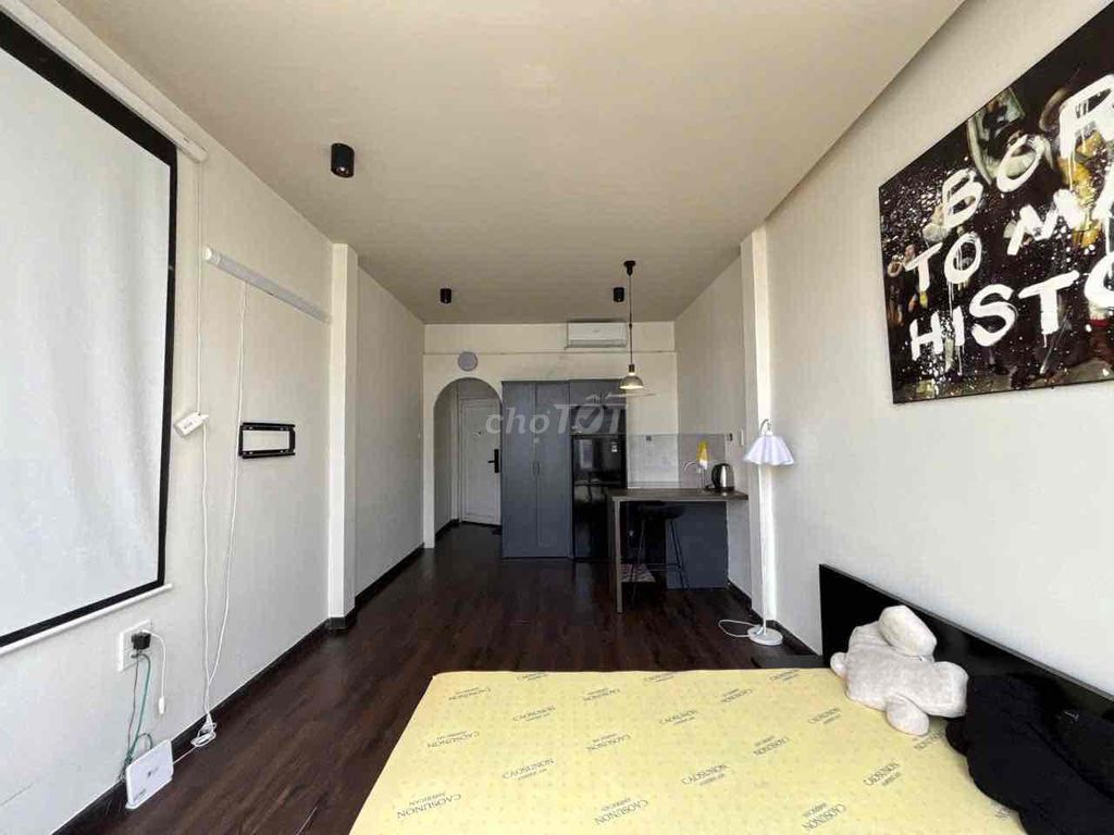 The service apartment is right in the 10th district at 7 Lý Thái Tổ.