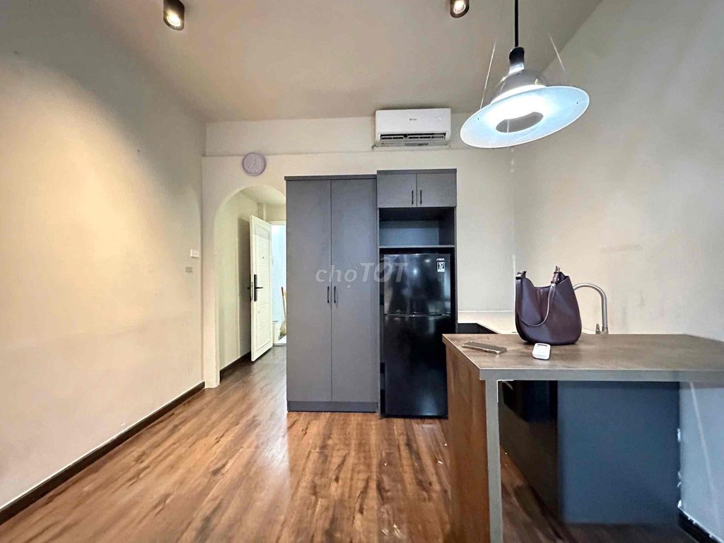 The service apartment is right in the 10th district at 7 Lý Thái Tổ.
