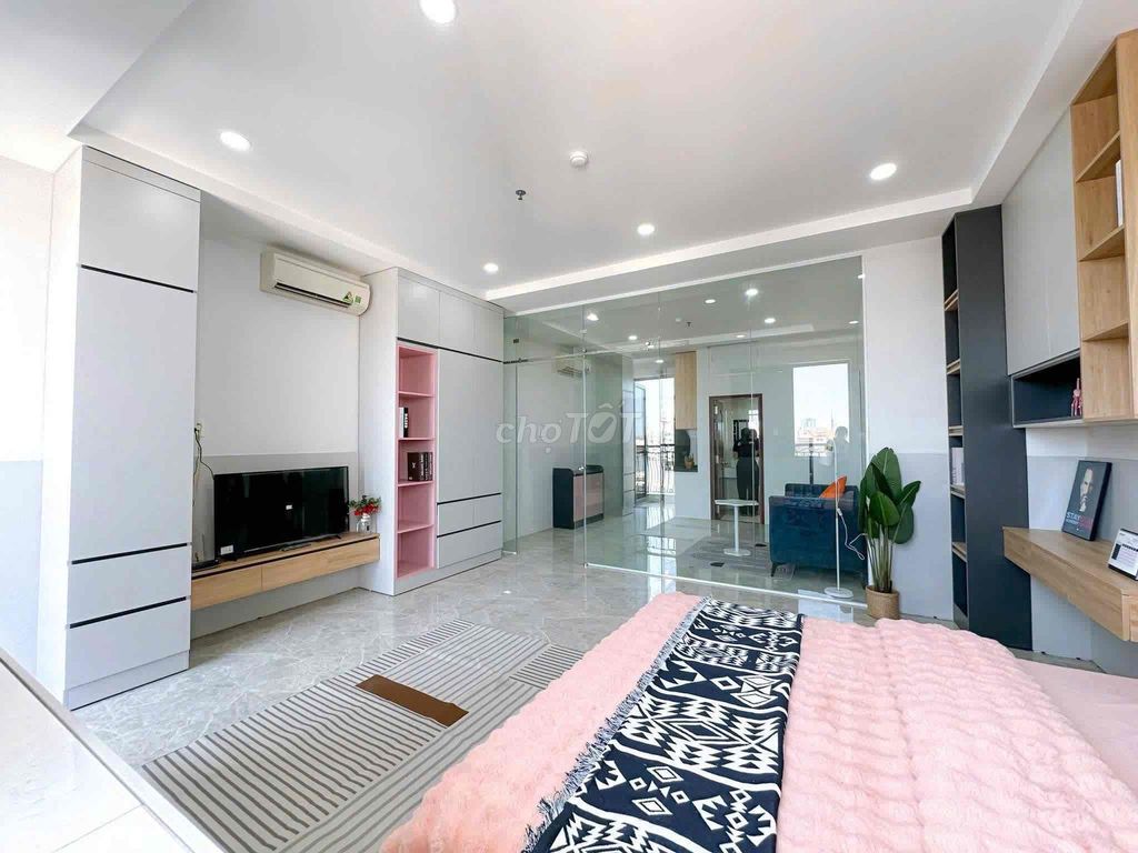 The system is a one-man balcony bedroom. Full interior downtown in District 7.