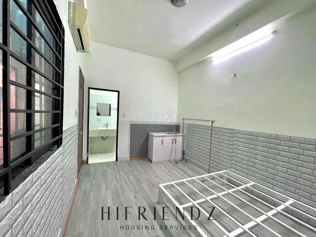 Rent a studio ready air conditioning near four-hour stand-up.