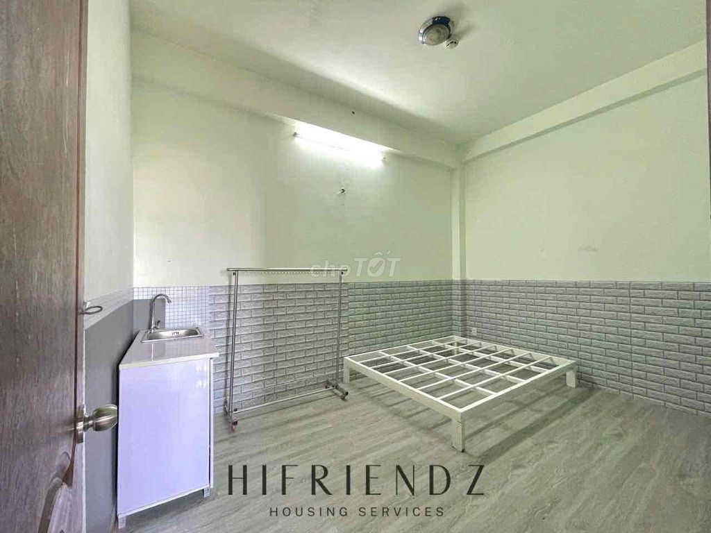 Rent a studio ready air conditioning near four-hour stand-up.
