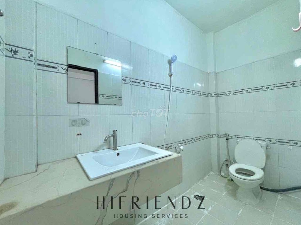 Rent a studio ready air conditioning near four-hour stand-up.