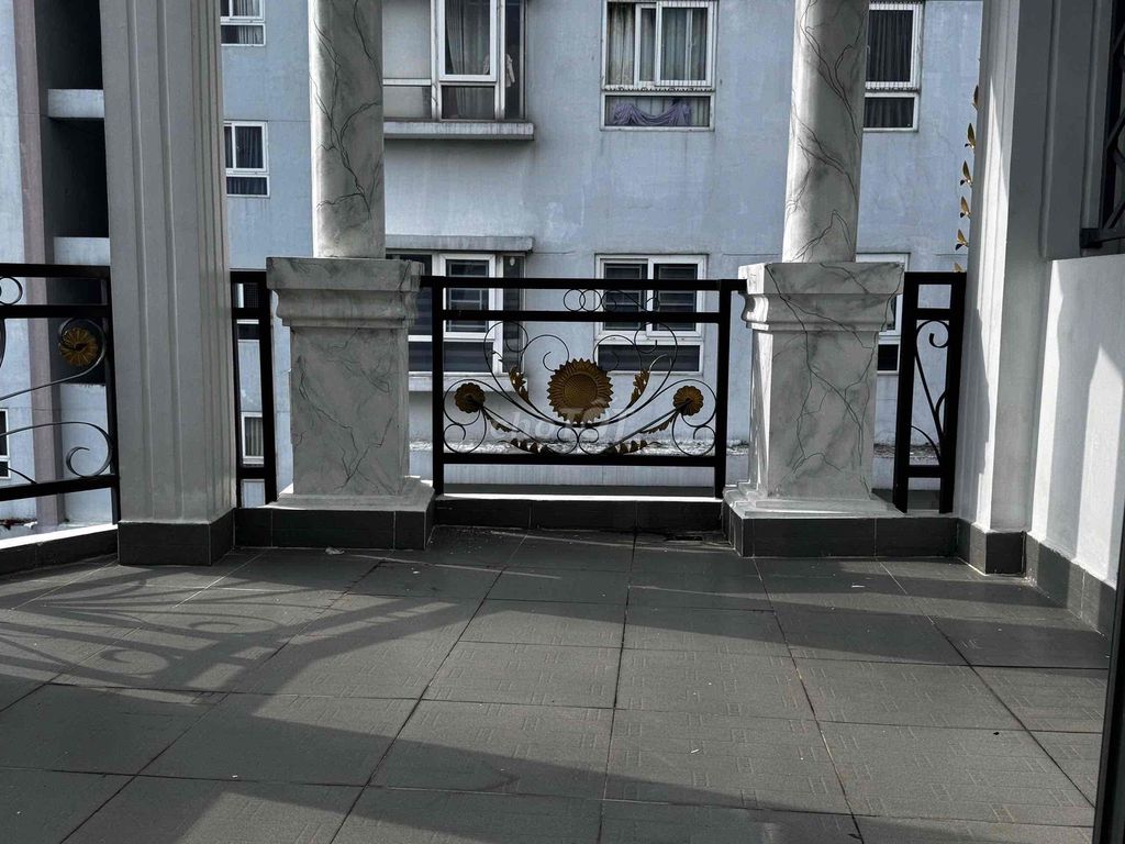 To rent the whole house. The 8th district of the Emperor's Way