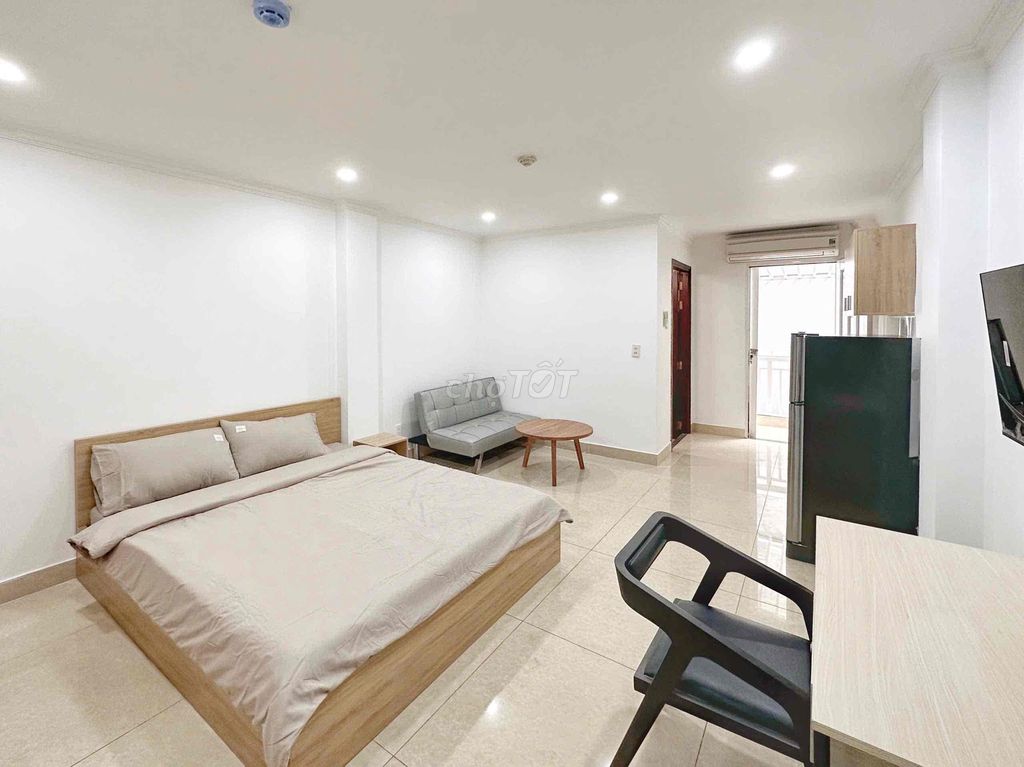 Hot apartment full of Lê Thị Hồng Gấm balcony furniture.