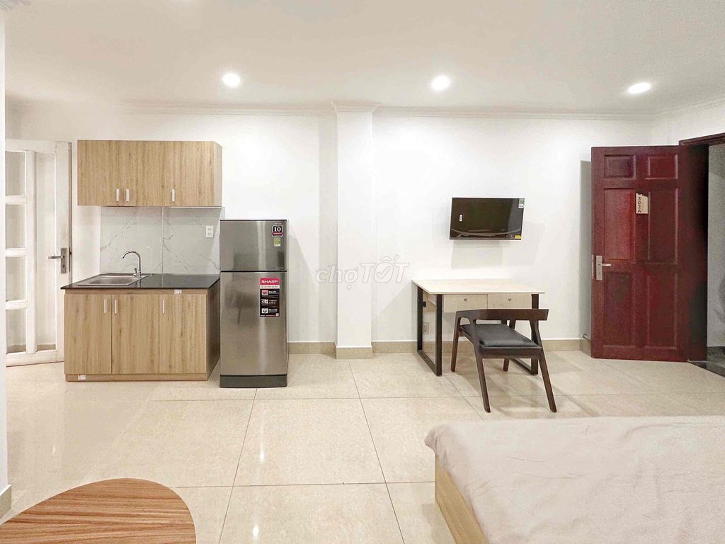 Hot apartment full of Lê Thị Hồng Gấm balcony furniture.
