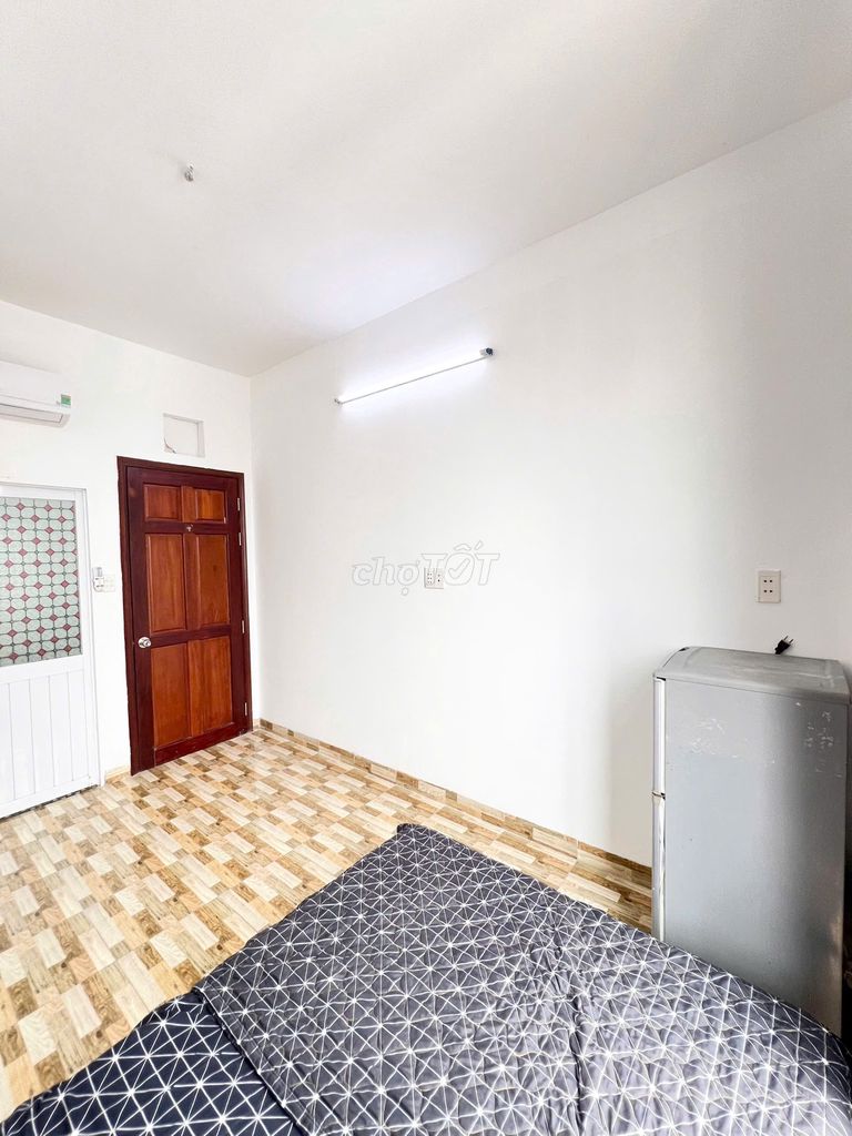 studio - balcony - full interior near hvhk cs 1