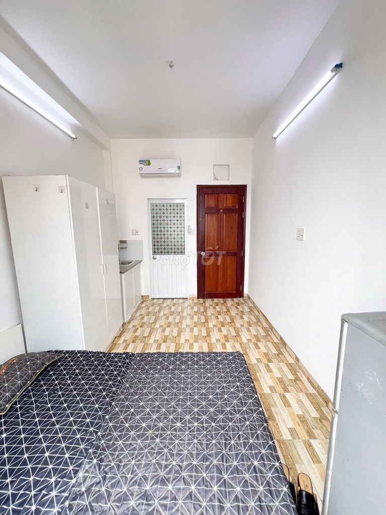 studio - balcony - full interior near hvhk cs 1