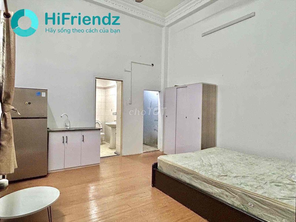 Rent a cheap motel at the airport - close to the Royal Park