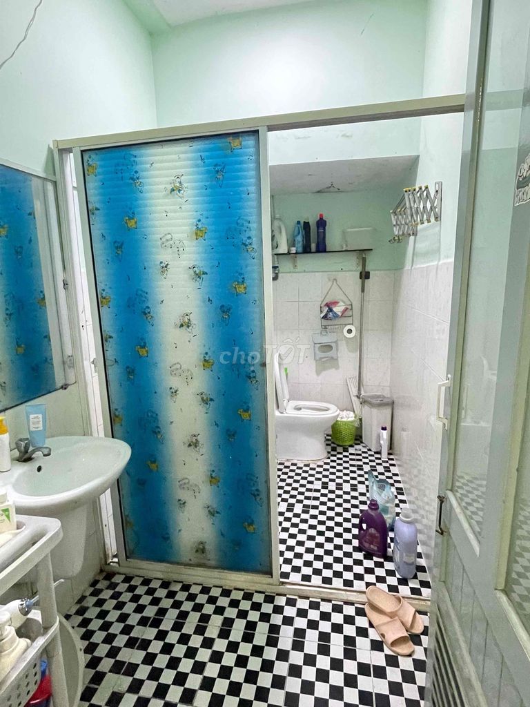 share room in two bedrooms - only for women