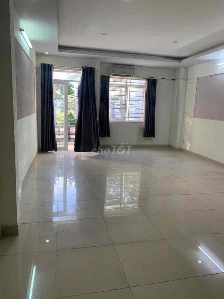 Room 50 meters 2 is 3.8 million at 23 3158 A.D.P.7 District 8