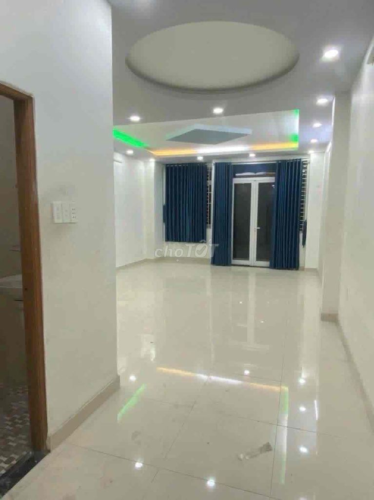 Room 50 meters 2 is 3.8 million at 23 3158 A.D.P.7 District 8
