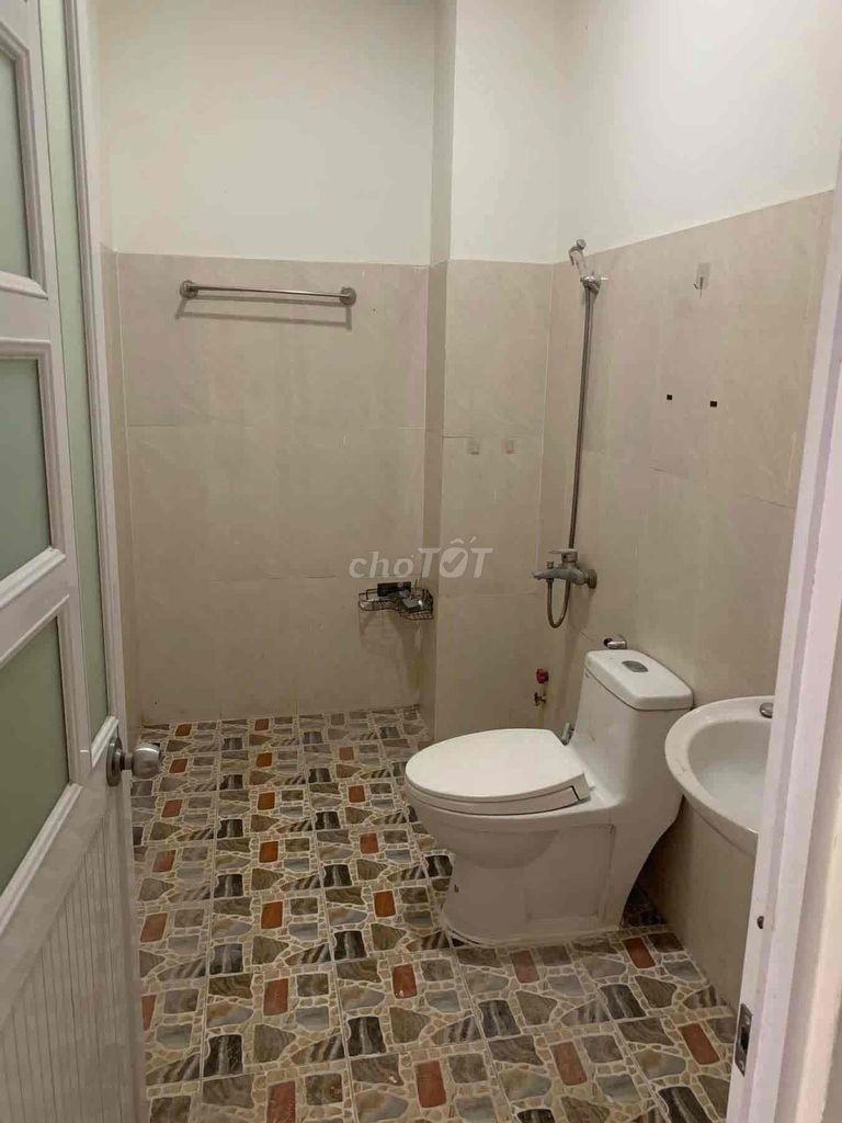 Room 50 meters 2 is 3.8 million at 23 3158 A.D.P.7 District 8