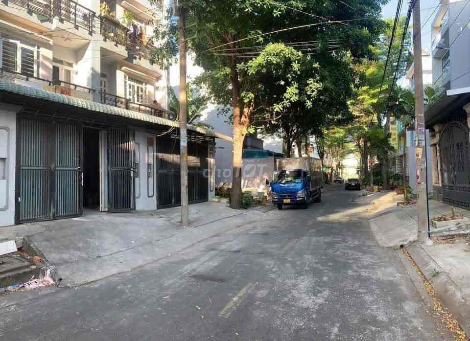 Room 50 meters 2 is 3.8 million at 23 3158 A.D.P.7 District 8