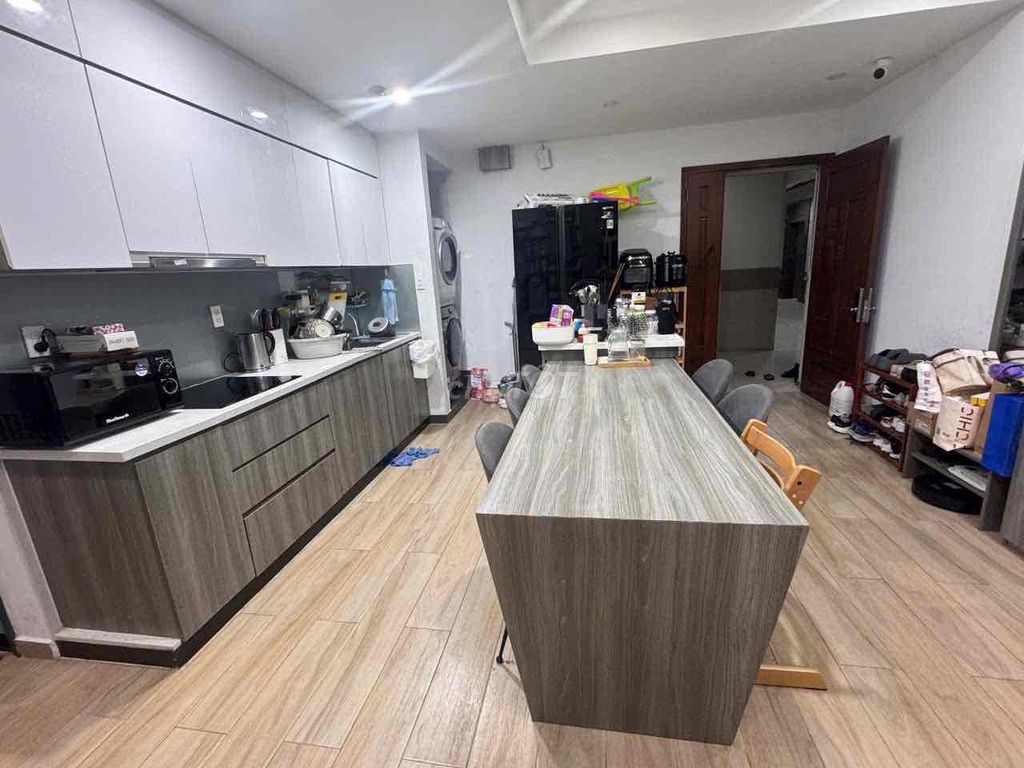 Two bedrooms. Two bedrooms. 80 meters. Full interior.