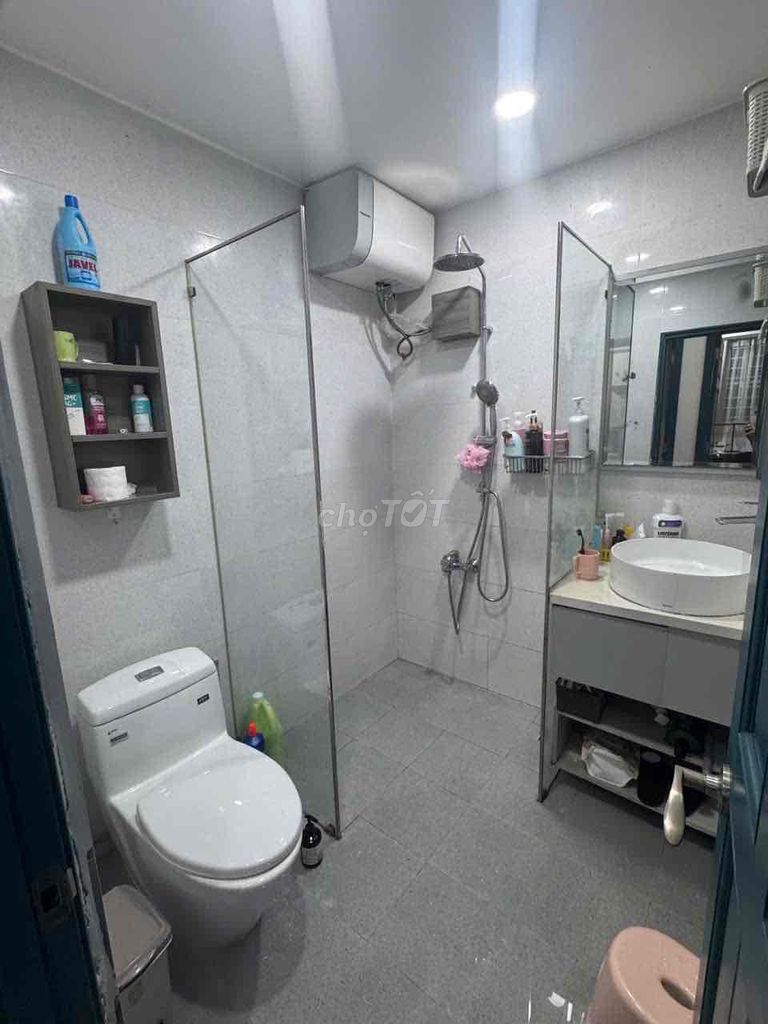 Two bedrooms. Two bedrooms. 80 meters. Full interior.