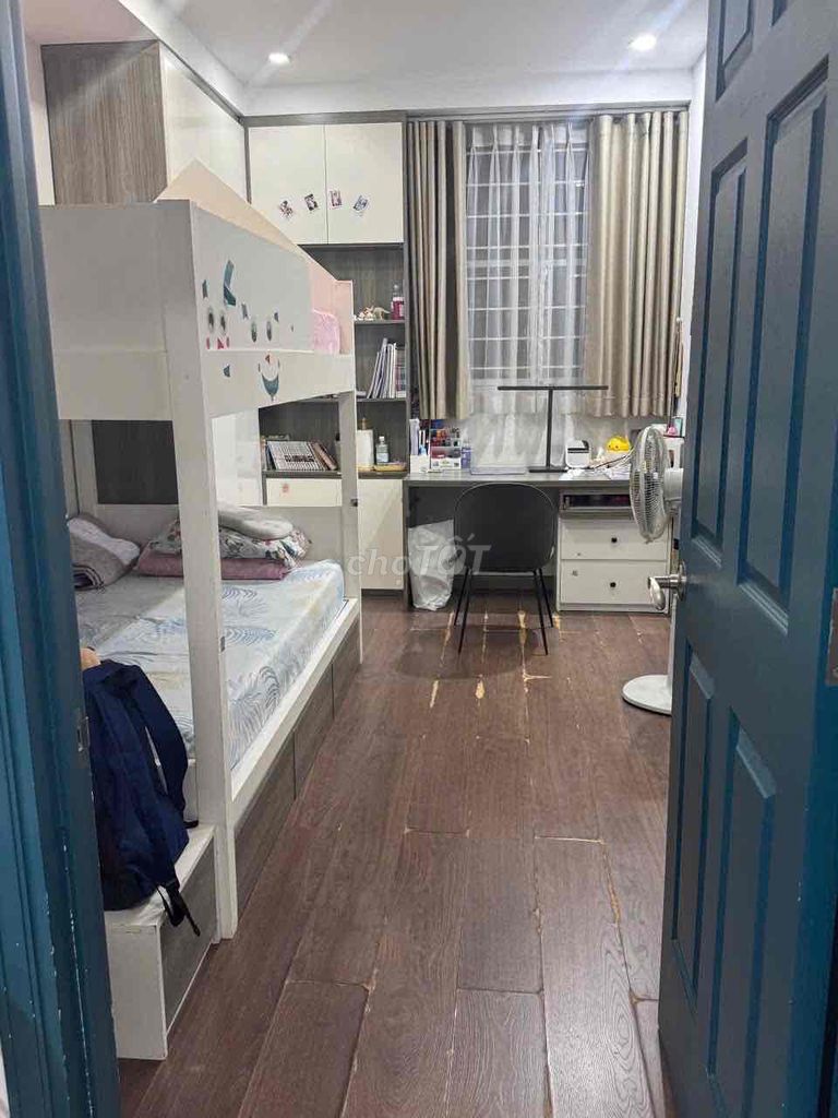 Two bedrooms. Two bedrooms. 80 meters. Full interior.