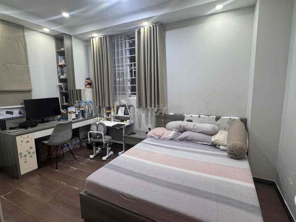 Two bedrooms. Two bedrooms. 80 meters. Full interior.