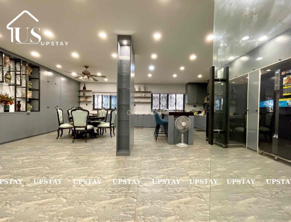 Three bedrooms - one office - one living room - 3 bathrooms 80 meters 2 in the writer's office